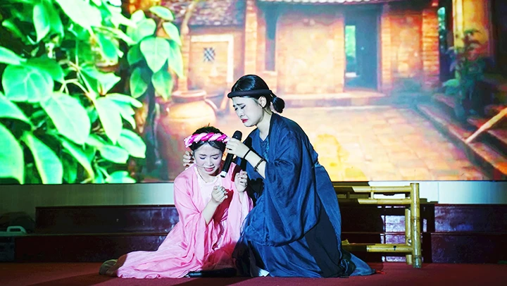 Cảnh diễn trong vở “Tấm Cám”.