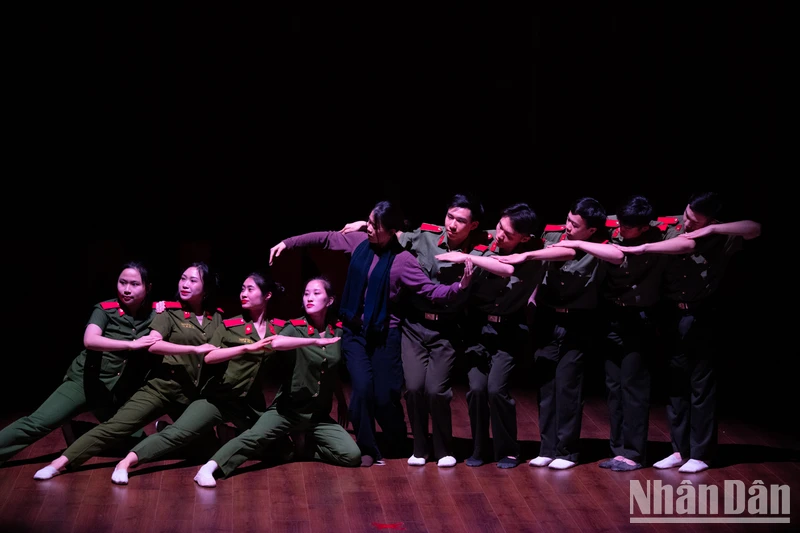 Tiết mục đạt giải nhất thể loại sân khấu hóa của Liên chi đoàn Công an nhân dân. (Ảnh: THANH THỂ)