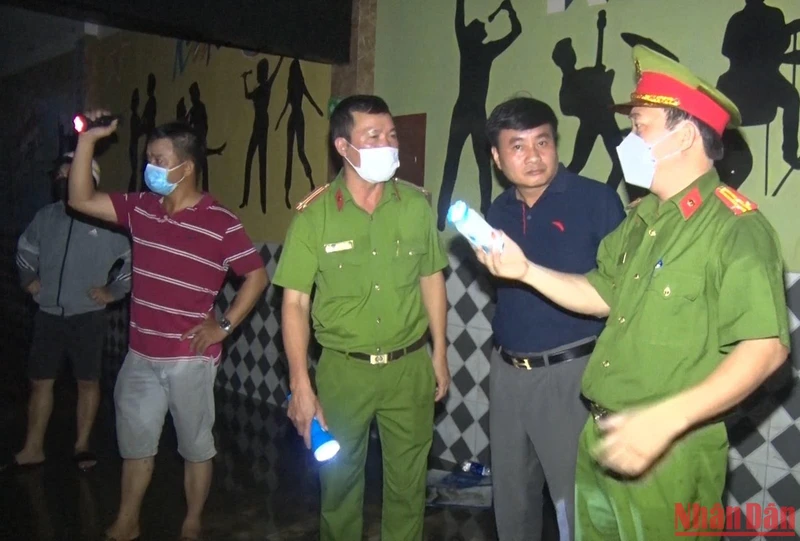 Khu vực bên trong quán karaoke Yến Nhi.