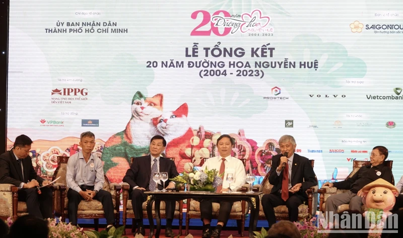Tổng kết 20 năm Đường hoa Nguyễn Huệ