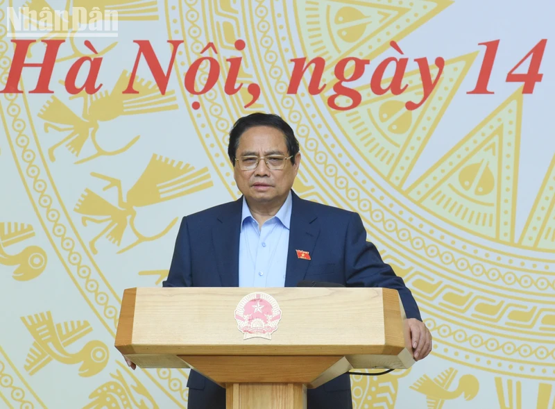 Thủ tướng Phạm Minh Chính phát biểu tại cuộc họp công tác chống buôn lậu, gian lận thương mại và hàng giả đầu năm 2025. (Ảnh: TRẦN HẢI)