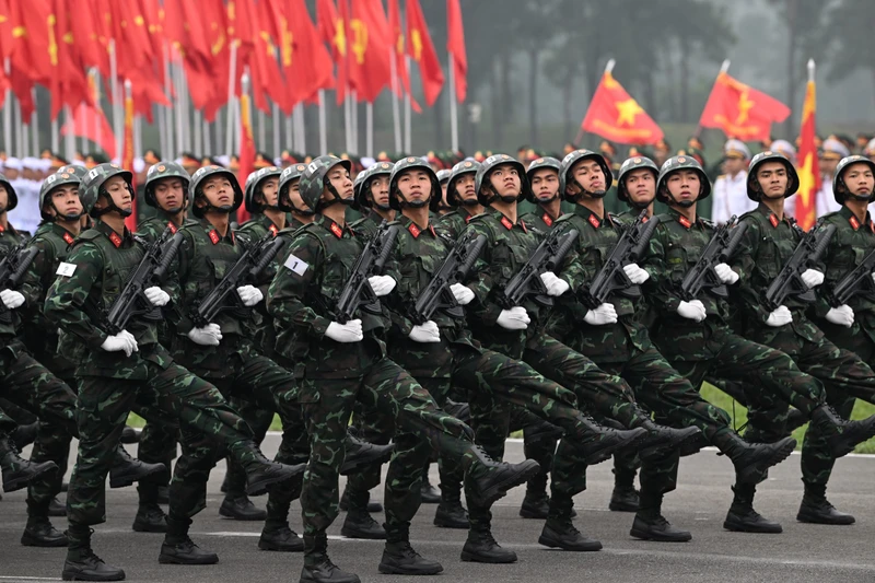 Các khối thực hiện diễu binh, diễu hành.
