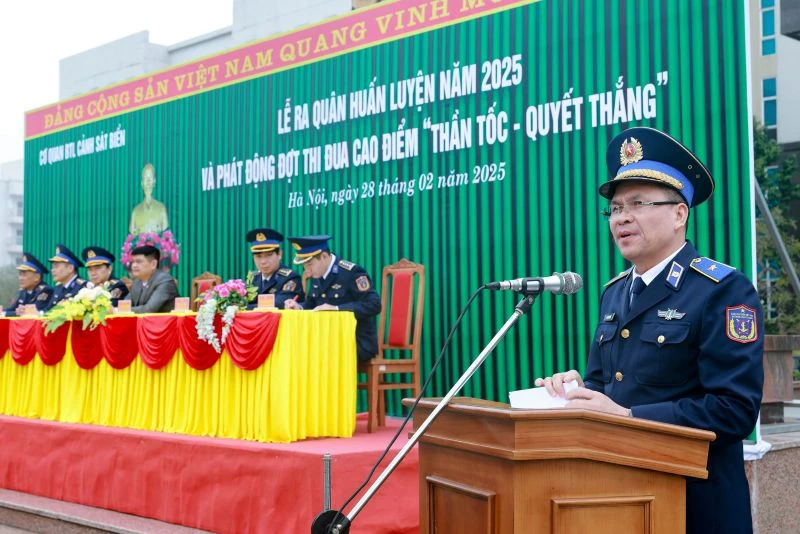 Thiếu tướng Lê Đình Cường, Phó Tư lệnh - Tham mưu trưởng Cảnh sát biển Việt Nam phát biểu ý kiến tại buổi Lễ.