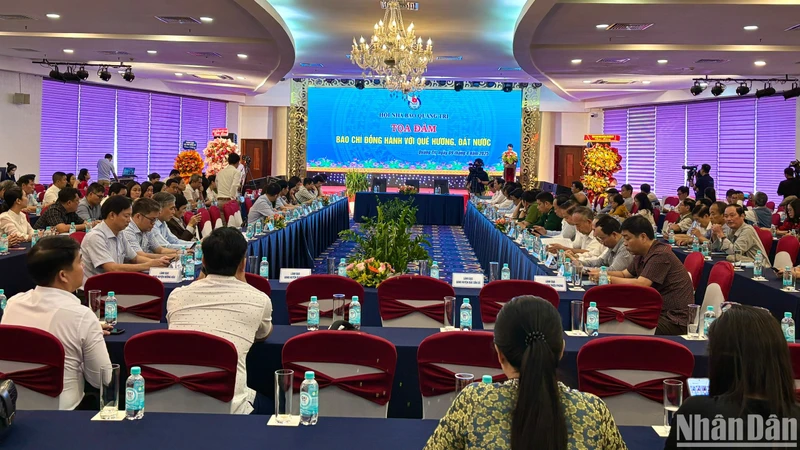 Tọa đàm "Báo chí đồng hành với quê hương, đất nước".