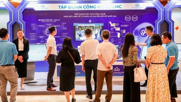 Gian trưng bày CMC tại triển lãm Kinh tế tư nhân bên lề Hội nghị toàn quốc quán triệt, triển khai Nghị quyết 66 và Nghị quyết 68.