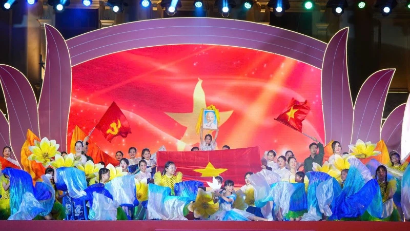 Tiết mục tại chương trình khai mạc hội diễn.