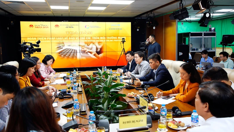 Tọa đàm hoàn thiện pháp luật về bảo vệ trẻ em trên môi trường mạng.