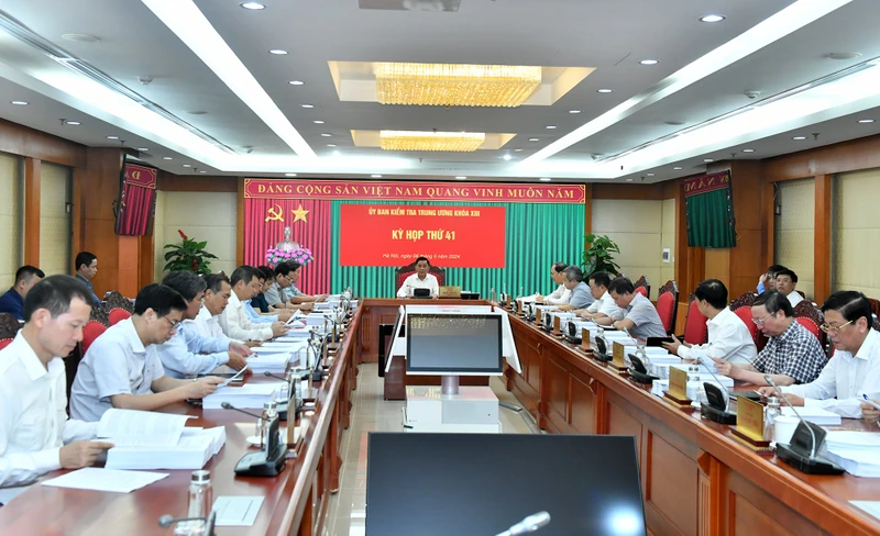 Tại kỳ họp thứ 41, Ủy ban Kiểm tra Trung ương đề nghị cấp có thẩm quyền xem xét, thi hành kỷ luật Ban Thường vụ Thành ủy Thành phố Hồ Chí Minh nhiệm kỳ 2010-2015 và một số đảng viên. (Ảnh: Đăng Khoa)