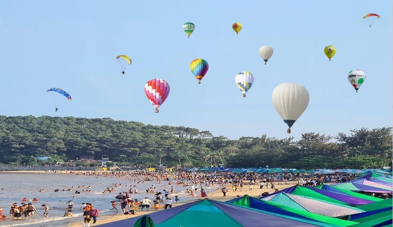 "Ngày hội khinh khí cầu Đồ Sơn 2023" diễn ra với nhiều hoạt động trình diễn khinh khí cầu đặc sắc. Ảnh: C.T (Ảnh minh họa)