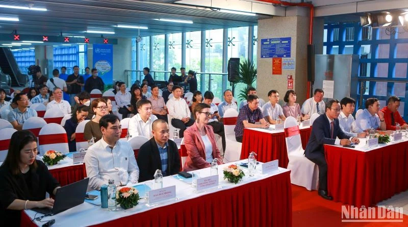 Các đại biểu dự lễ phát động hưởng ứng Tuần lễ ATGT đường bộ toàn cầu lần thứ 7 do Liên hợp quốc phát động.