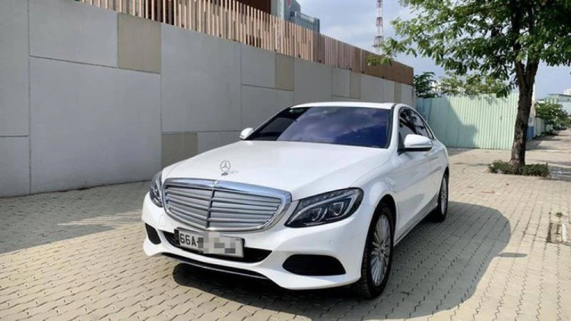 Chiếc xe Mercedes-Benz C250 Exclusive bị "đánh trượt" đăng kiểm
