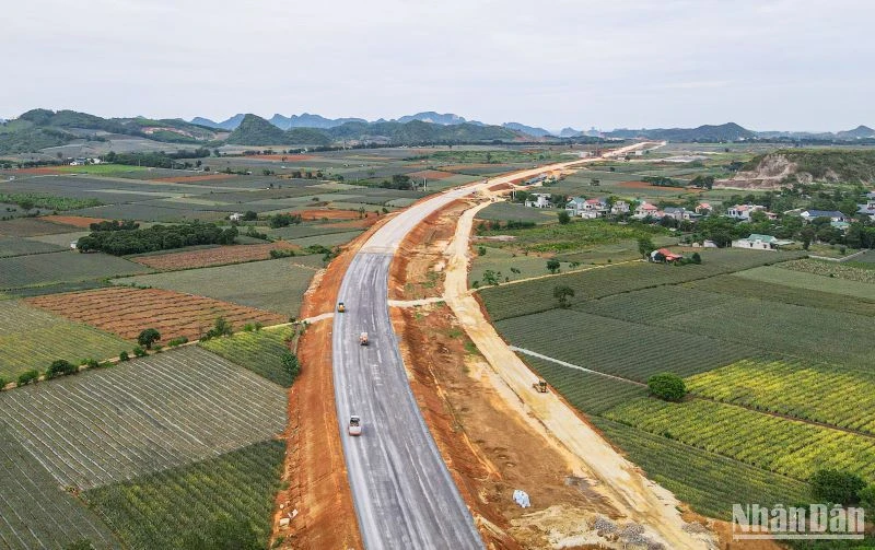 Một đoạn tuyến cao tốc bắc-nam.