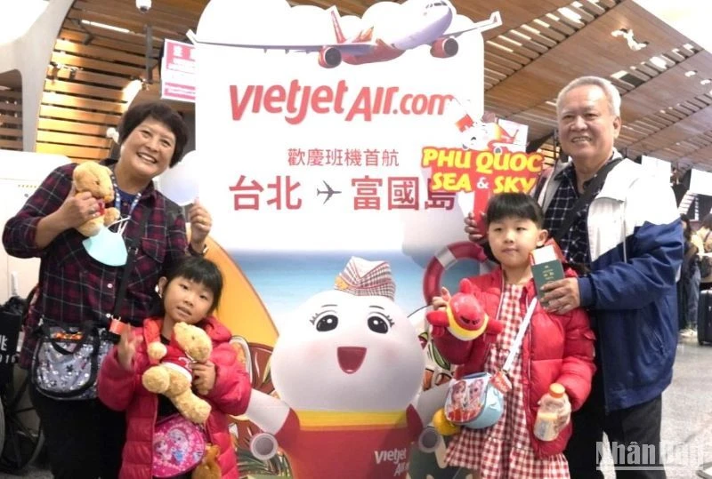 Chuyến bay đầu tiên của Vietjet kết nối đảo ngọc Phú Quốc với Đài Bắc (Đài Loan, Trung Quốc), đưa du khách từ Đài Bắc đến với Phú Quốc vào những ngày chớm xuân.