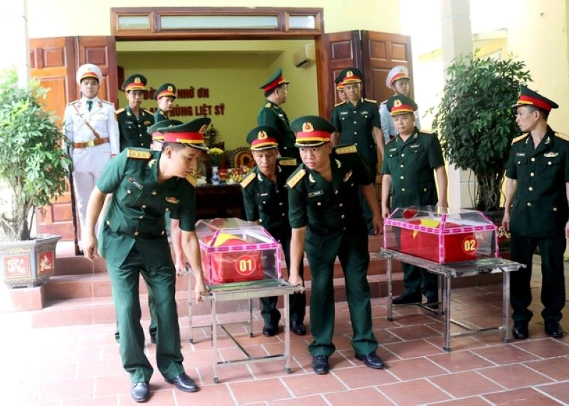 Ngành đường sắt miễn cước vận chuyển hành lý là hài cốt liệt sĩ trên toa xe hành lý và miễn vé tàu cho thân nhân đi cùng.