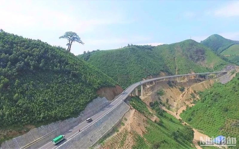 Ban Quản lý dự án 2 đang rốt ráo hoàn thiện báo cáo nghiên cứu khả thi dự án đường cao tốc Chợ Mới-Bắc Kạn, trình Bộ Giao thông vận tải trước ngày 15/4 tới, phấn đấu phê duyệt dự án cuối tháng 4 này.