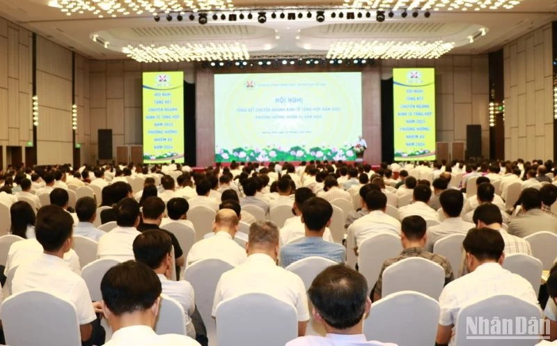 Các đại biểu tổng kết chuyên ngành kinh tế tổng hợp ngành than.