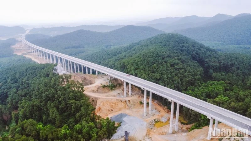 Đoạn tuyến 19km cuối của dự án thành phần Diễn Châu-Bãi Vọt thuộc dự án đường cao tốc bắc-nam vừa được đưa vào khai thác.
