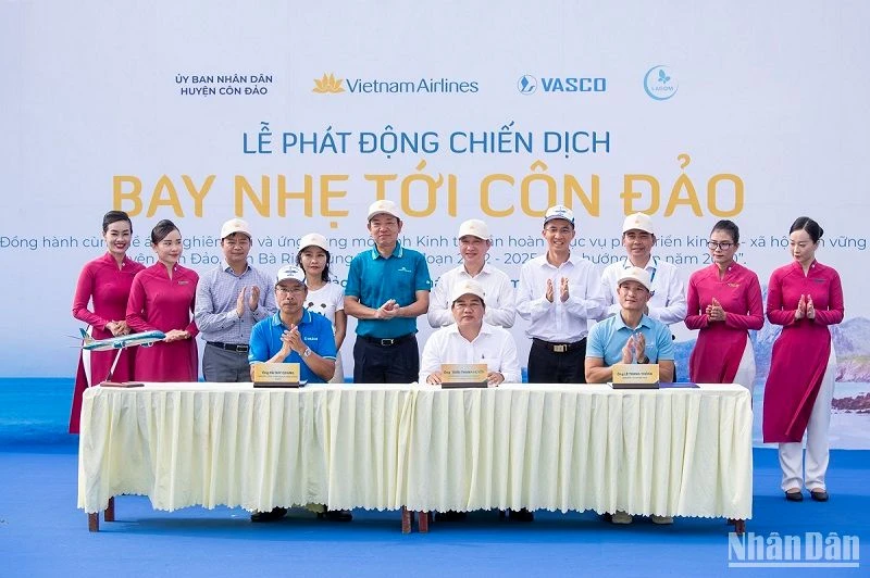 Ủy ban nhân dân huyện Côn Đảo, Vietnam Airlines và Công ty Lagom Việt Nam đã ký kết Biên bản ghi nhớ khẳng định cam kết hợp tác.