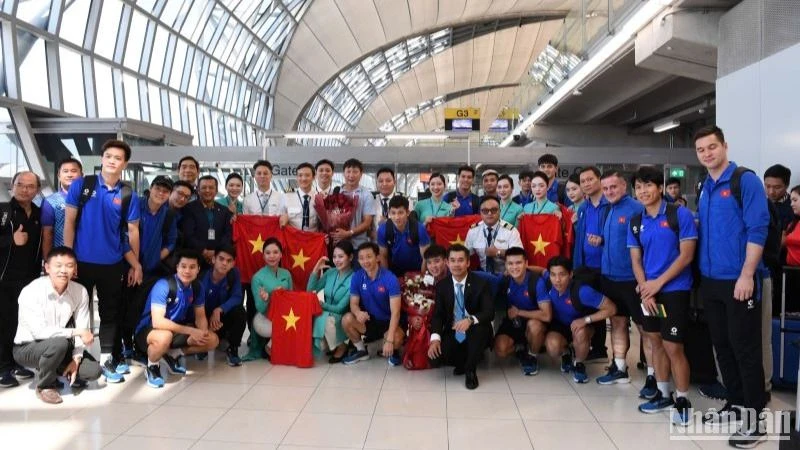 Hãng hàng không Vietnam Airlines đã quyết định tặng 1 vé máy bay nội địa hạng Thương gia cho toàn bộ cầu thủ bóng đá nam Việt Nam.