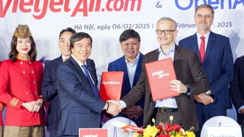 Hãng hàng không thế hệ mới Vietjet ký thỏa thuận hợp tác chiến lược với công ty công nghệ OpenAirlines về giải pháp tiết kiệm nhiên liệu và trí tuệ nhân tạo cho ngành hàng không.