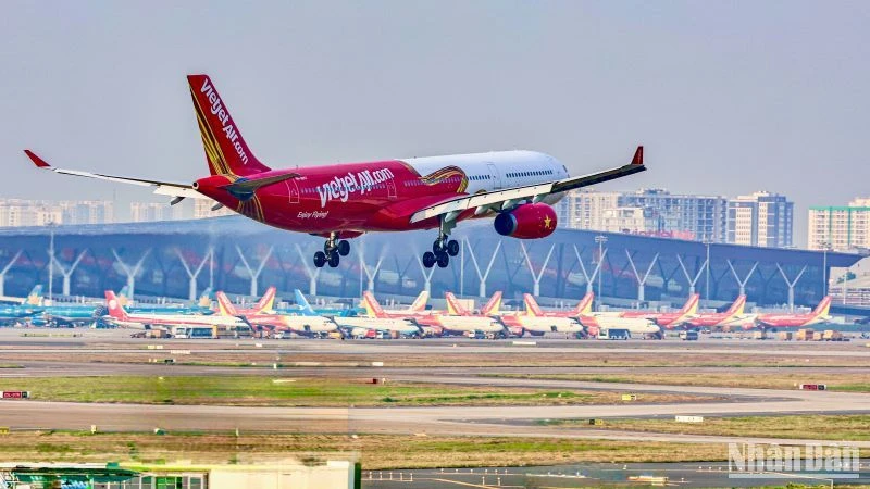 Hãng hàng không Vietjet mở bán ưu đãi hàng trăm nghìn vé bay giảm đến 50% mức giá, áp dụng cho tất cả các đường bay nội địa và quốc tế.
