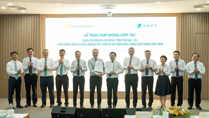 Hợp tác giữa Vietnam Airlines và VNPT sẽ không chỉ mở ra một chương mới trong lĩnh vực dịch vụ hàng không, mà còn vai trò của các doanh nghiệp nhà nước trong hành trình đổi mới, sáng tạo và hội nhập quốc tế.