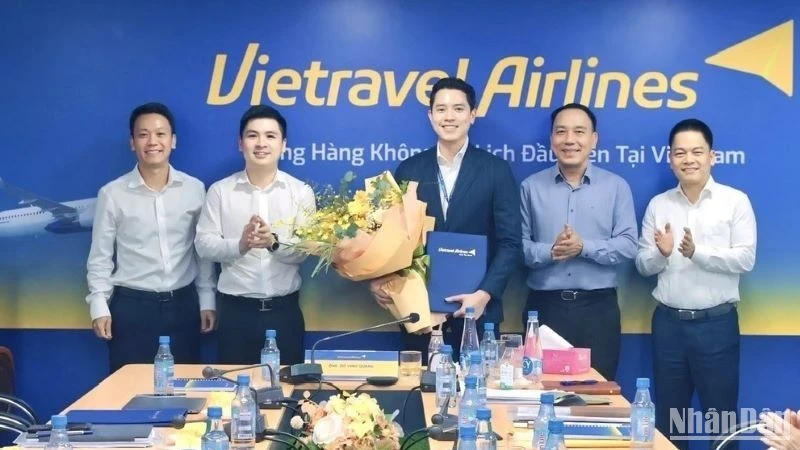 Vietravel Airlines đã bổ nhiệm ông Nguyễn Đức Anh giữ chức vụ Phó Tổng Giám đốc kiêm Giám đốc Ban kỹ thuật; ông Nguyễn Quang Đạt vào vị trí Giám đốc Ban Khai thác bay kiêm Đoàn trưởng Đoàn bay.
