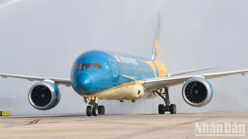 Vietnam Airlines ra mắt 2 gói sản phẩm biểu tượng "Vàng Son 30" và "Glory 30", thay lời tri ân sâu sắc gửi tới khách hàng đã đồng hành cùng Hãng suốt 3 thập kỷ qua.