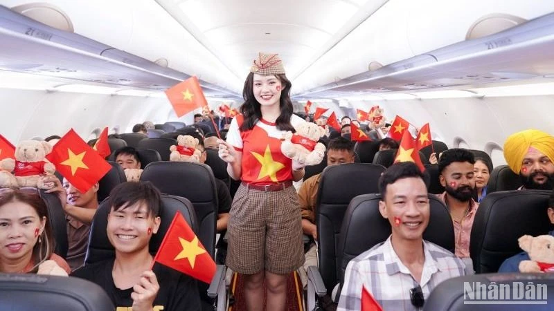  Vietjet dành tặng người dân và du khách những chuyến bay tràn ngập không khí tự hào cùng rạng rỡ màu cờ Tổ quốc.