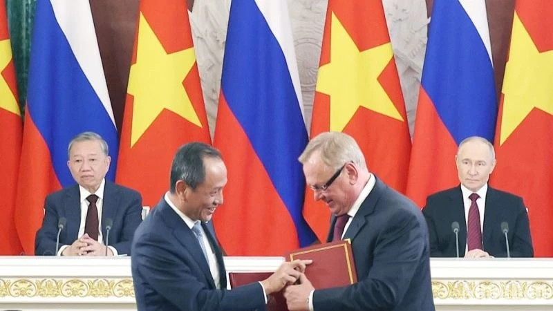 Hãng hàng không Vietnam Airlines và Ngân hàng Ngoại thương Nga (VTB) chính thức ký Biên bản ghi nhớ về tăng cường hợp tác.