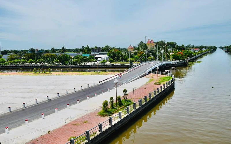 Đường về xã nông thôn mới Ninh Thạnh Lợi, huyện Hồng Dân (Bạc Liêu). Ảnh: Trọng Duy