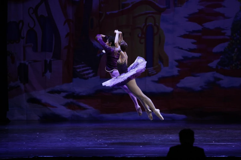 Trình diễn vở ballet Kẹp hạt dẻ.