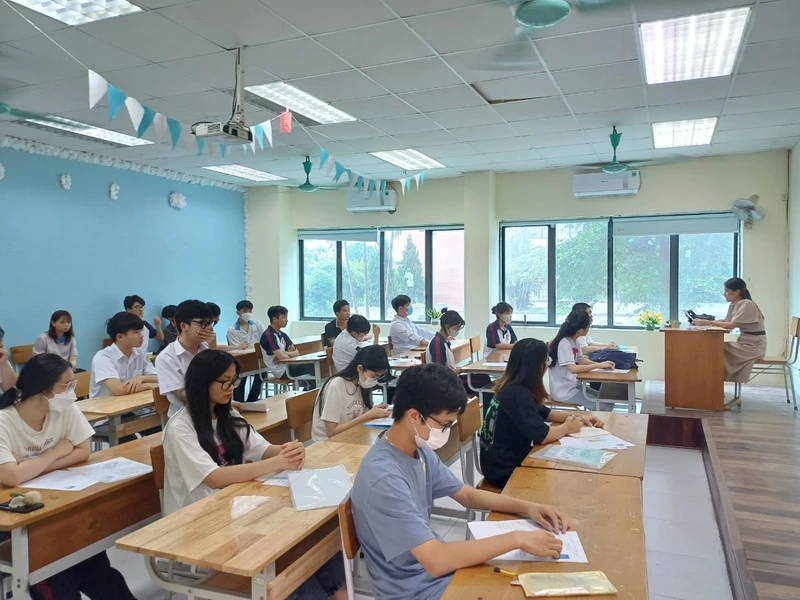 Thí sinh tham gia Kỳ thi tốt nghiệp THPT năm 2023 tại điểm thi Trường THPT A Phủ Lý (Hà Nam). Ảnh: HÀ THÂN