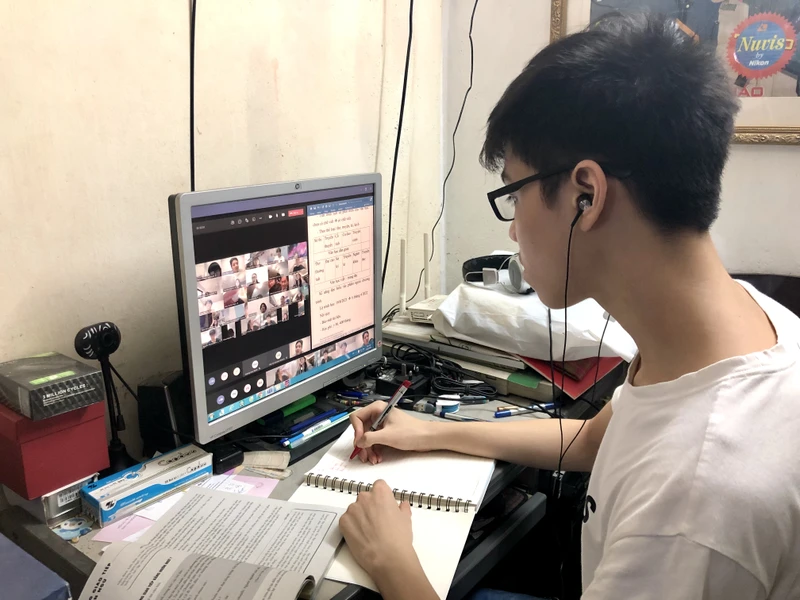Ứng dụng công nghệ, học trực tuyến đang là xu thế phát triển của giáo dục thời 4.0. Ảnh: TRẦN HẢI