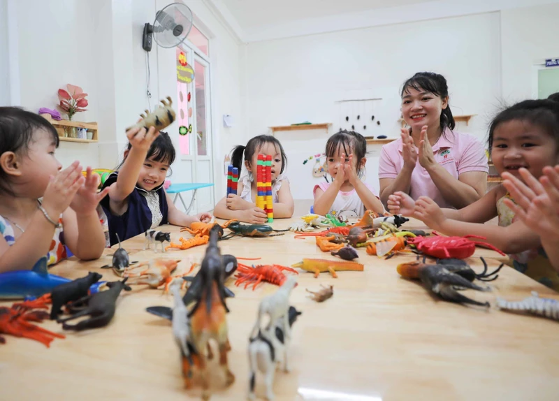 Giáo dục mầm non thành công khi "các cháu an toàn, các cô an tâm và cha mẹ an lòng". Ảnh: TTXVN