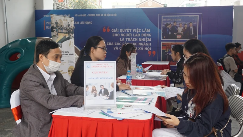 Tỷ lệ lao động nhận việc tại các phiên giới thiệu việc làm khá thấp.