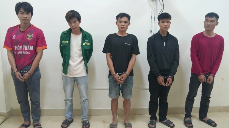 Các đối tượng bị bắt giữ. (Ảnh: Công an tỉnh Nghệ An)