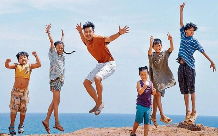 Cảnh phim "Anh thầy ngôi sao". (Ảnh minh họa)