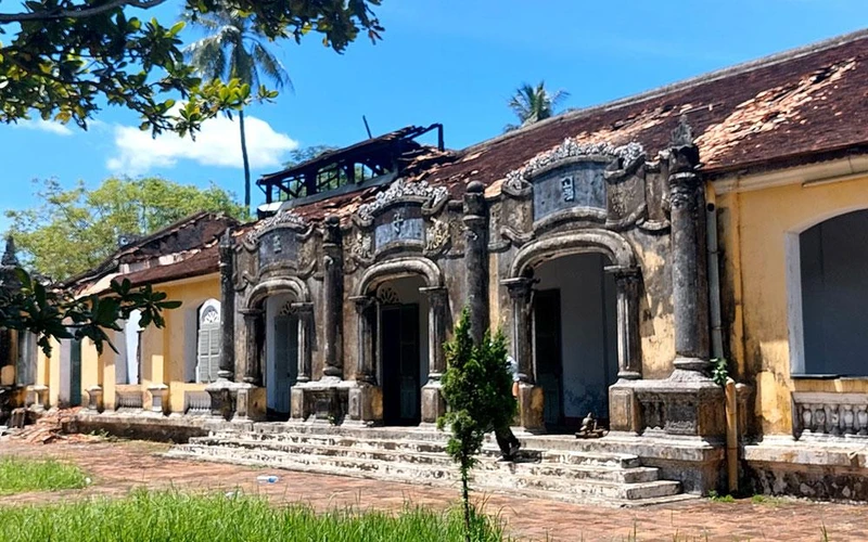 Khu vực bị cháy của di tích.
