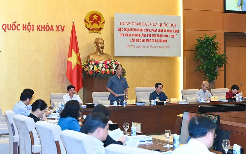 Quang cảnh buổi làm việc giữa Đoàn giám sát Quốc hội với Bộ Tài chính về thực hành tiết kiệm, chống lãng phí.