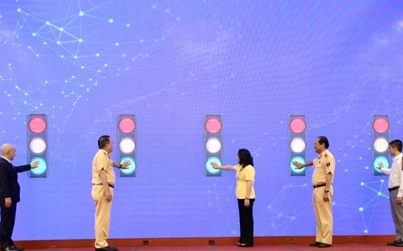Phát động chương trình sáng kiến an toàn giao thông.