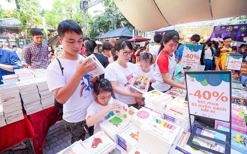Hội sách Trăng tròn những năm trước. (Ảnh: Đinh Tị Books cung cấp)