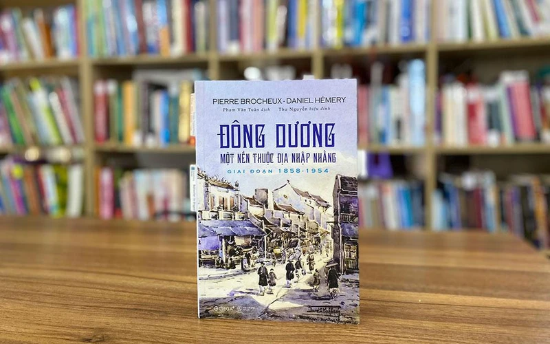 Cuốn sách “Đông Dương: Một nền thuộc địa nhập nhằng giai đoạn 1858-1954”.(Ảnh: Omega+)