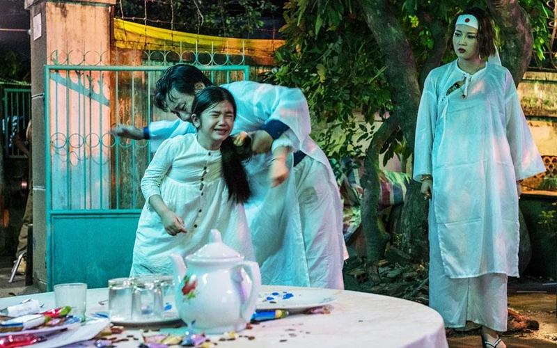 Cảnh trong phim "Đêm tối rực rỡ".