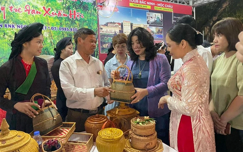 Giới thiệu các sản phẩm làng nghề truyền thống của tỉnh Bắc Ninh.