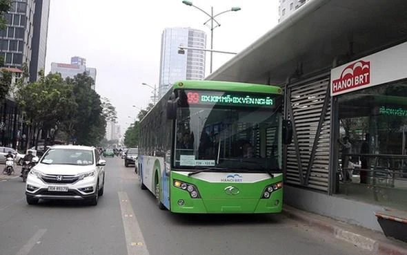 Hà Nội thí điểm khách đi BRT được sử dụng xe máy điện miễn phí