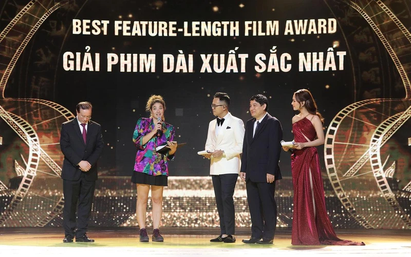 Đại diện đoàn làm phim "Paloma" chia sẻ về bộ phim sau khi đoạt giải thưởng. (Ảnh: KHIẾU MINH)