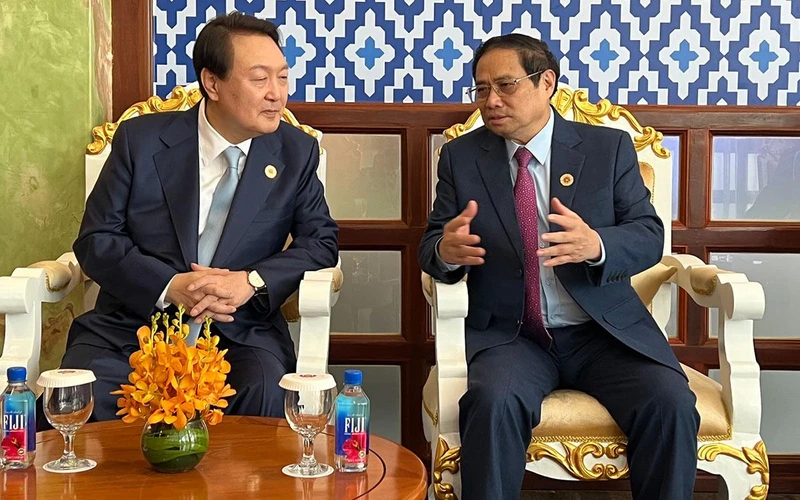 Thủ tướng Phạm Minh Chính gặp Tổng thống Hàn Quốc Yoon Suk Yeol. (Ảnh: vov.vn)