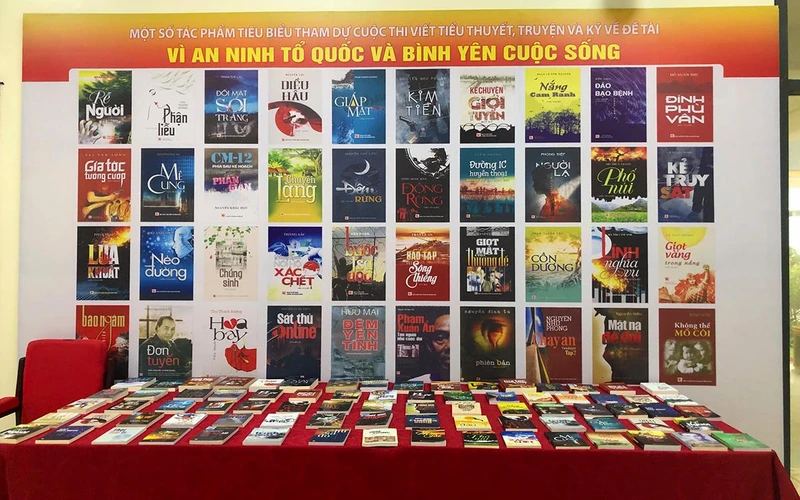 Các tác phẩm văn học về đề tài “Vì an ninh Tổ quốc và bình yên cuộc sống”.