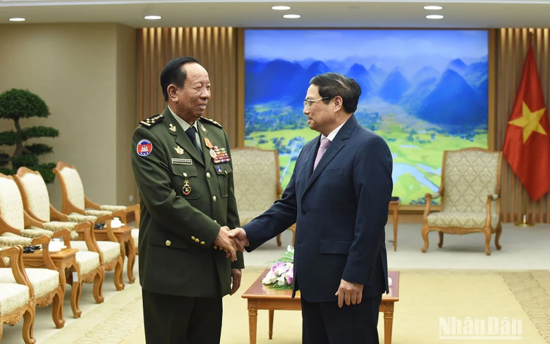 Thủ tướng Phạm Minh Chính đón Đại tướng Tea Banh Phó Thủ tướng Chính phủ, Bộ trưởng Quốc phòng Vương quốc Campuchia.